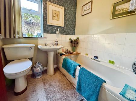 2 bedroom Detached bungalow for sale in Hadleigh Drive, Lincoln, LN6