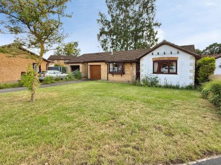 2 bedroom Detached bungalow for sale in Hadleigh Drive, Lincoln, LN6