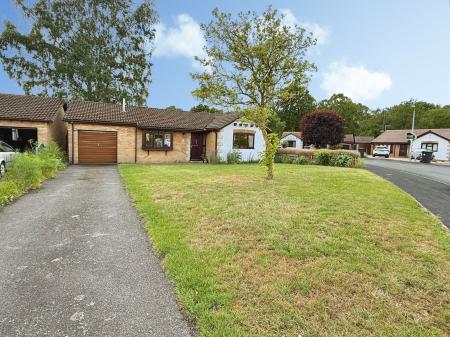 2 bedroom Detached bungalow for sale in Hadleigh Drive, Lincoln, LN6