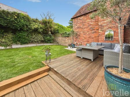 4 bedroom Semi-detached house for sale in Lincoln Lane, Thorpe-On-The-Hill, LN6