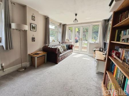 4 bedroom Semi-detached house for sale in Lincoln Lane, Thorpe-On-The-Hill, LN6