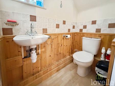 3 bedroom Detached house for sale in Huntlea Avenue, Lincoln, LN6