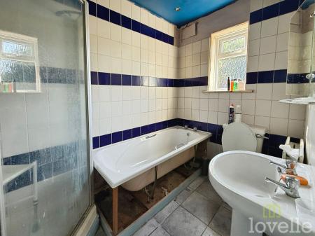 3 bedroom Semi-detached house for sale in Bell Grove, Lincoln, LN6