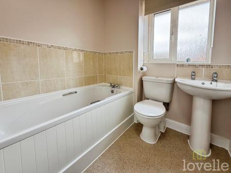 3 bedroom Semi-detached house to let in Lucius Close, North Hykeham, LN6