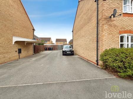 3 bedroom Semi-detached house to let in Lucius Close, North Hykeham, LN6