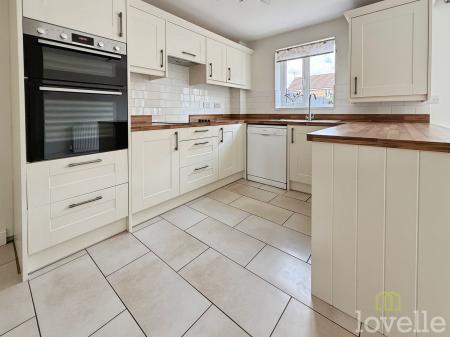 3 bedroom Semi-detached house to let in Lucius Close, North Hykeham, LN6