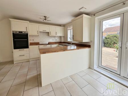 3 bedroom Semi-detached house to let in Lucius Close, North Hykeham, LN6