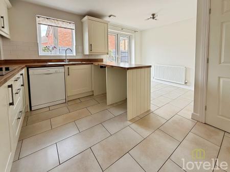 3 bedroom Semi-detached house to let in Lucius Close, North Hykeham, LN6
