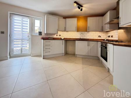 3 bedroom Semi-detached house for sale in Pavillion Gardens, Lincoln, LN6