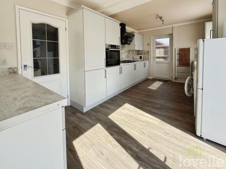 2 bedroom Detached bungalow for sale in Hebden Moor Way, North Hykeham, LN6