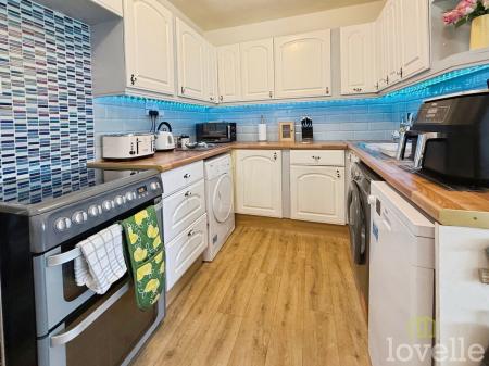 3 bedroom Semi-detached house for sale in Usher Avenue, Lincoln, LN6