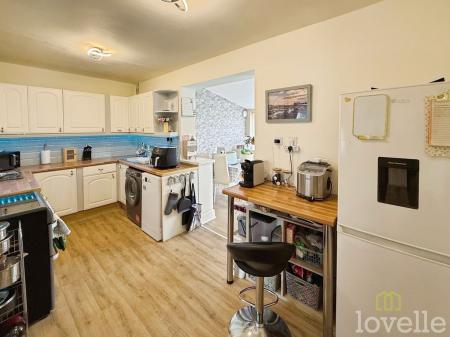 3 bedroom Semi-detached house for sale in Usher Avenue, Lincoln, LN6