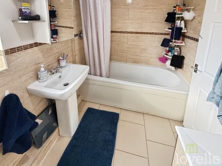 3 bedroom Semi-detached house for sale in Usher Avenue, Lincoln, LN6