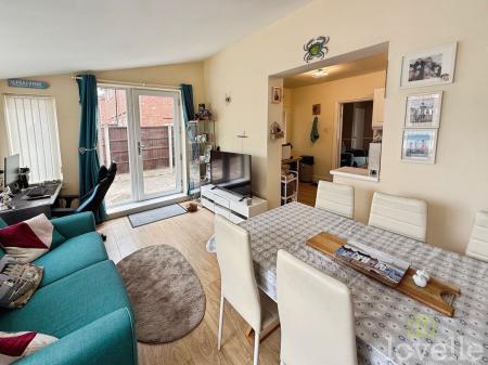 3 bedroom Semi-detached house for sale in Usher Avenue, Lincoln, LN6