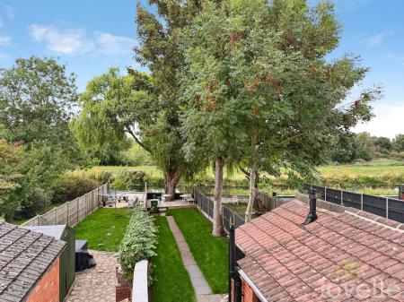 3 bedroom Terraced House for sale in St. Catherines Grove, Lincoln, LN5