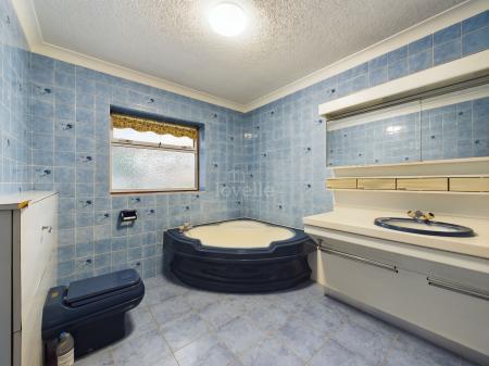 3 bedroom Detached bungalow to let in Newark Road, Lincoln, LN6