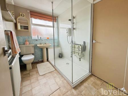 2 bedroom Detached bungalow for sale in Redwood Drive, Waddington, LN5