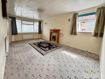 2 bedroom Detached bungalow for sale in Redwood Drive, Waddington, LN5