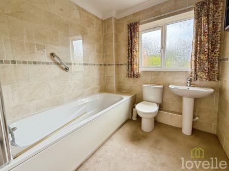 3 bedroom Detached bungalow for sale in Grantham Road, Waddington, LN5
