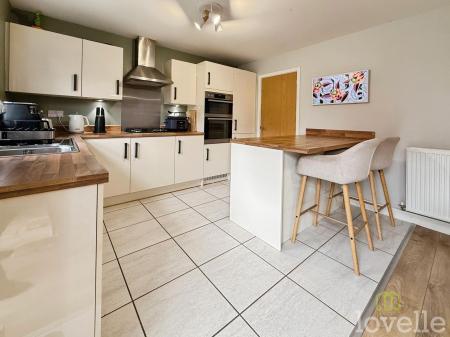 4 bedroom Detached house for sale in Ivy Bank, Witham St. Hughs, LN6