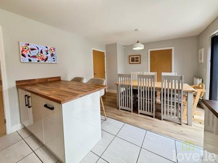 4 bedroom Detached house for sale in Ivy Bank, Witham St. Hughs, LN6