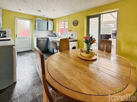 3 bedroom Semi-detached house for sale in The Gleanings, Navenby, LN5