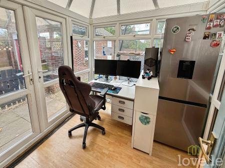 3 bedroom Semi-detached house for sale in The Gleanings, Navenby, LN5