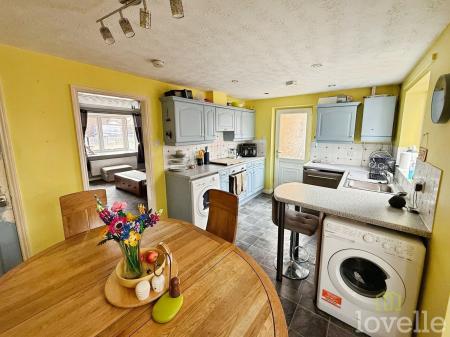 3 bedroom Semi-detached house for sale in The Gleanings, Navenby, LN5