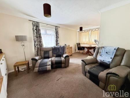 3 bedroom Semi-detached house for sale in Lindholme Road, Lincoln, LN6