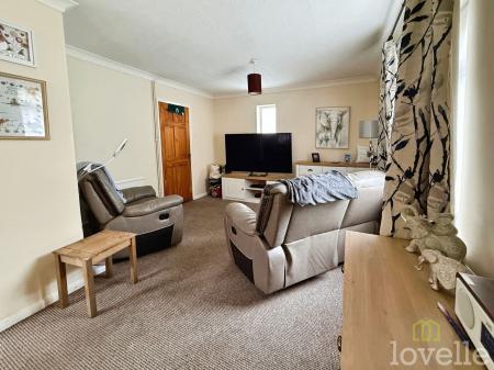 3 bedroom Semi-detached house for sale in Lindholme Road, Lincoln, LN6