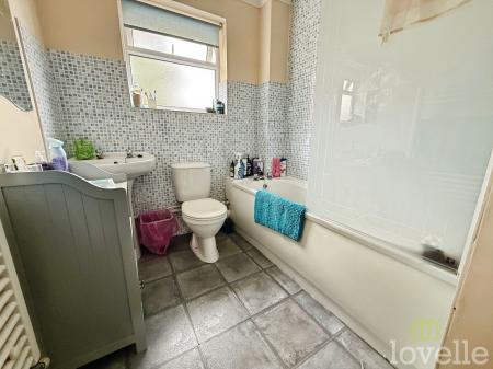 3 bedroom Semi-detached house for sale in Lindholme Road, Lincoln, LN6