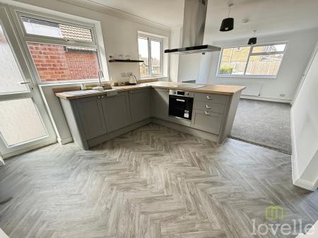 3 bedroom Detached bungalow for sale in Garrick Close, Lincoln, LN5