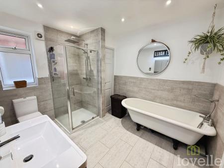 4 bedroom Detached bungalow for sale in Meadow Lane, North Hykeham, LN6