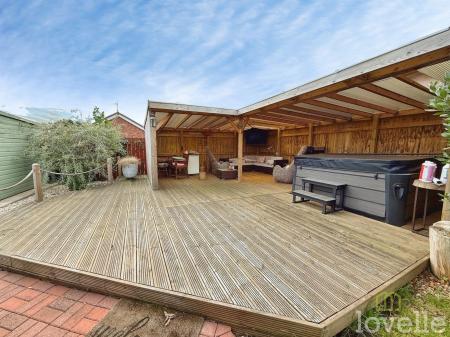 4 bedroom Detached bungalow for sale in Meadow Lane, North Hykeham, LN6