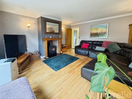 4 bedroom Detached bungalow for sale in Meadow Lane, North Hykeham, LN6