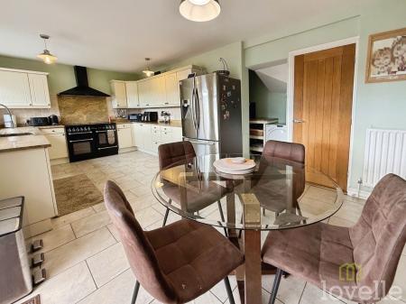 4 bedroom Detached bungalow for sale in Meadow Lane, North Hykeham, LN6