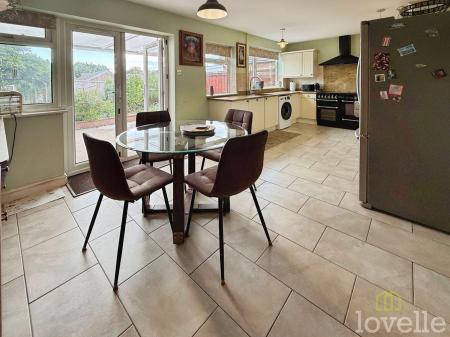 4 bedroom Detached bungalow for sale in Meadow Lane, North Hykeham, LN6