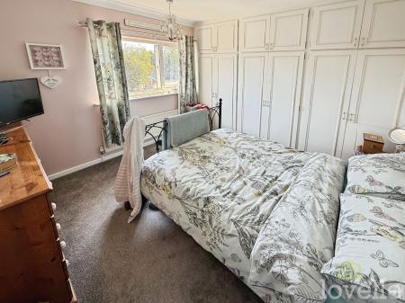 3 bedroom Semi-detached house for sale in Richmond Drive, North Hykeham, LN6