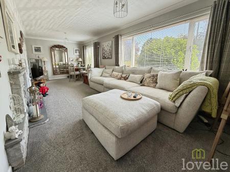 3 bedroom Semi-detached house for sale in Richmond Drive, North Hykeham, LN6