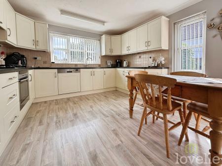 4 bedroom Detached house for sale in St. Georges Drive, Woodhall Spa, LN10
