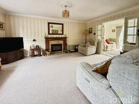 4 bedroom Detached house for sale in St. Georges Drive, Woodhall Spa, LN10