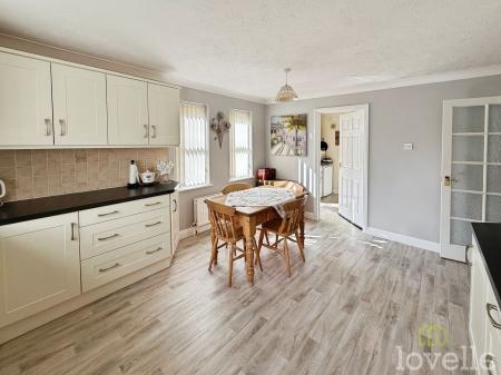 4 bedroom Detached house for sale in St. Georges Drive, Woodhall Spa, LN10