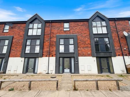 St. Botolphs Crescent, Lincoln, LN5