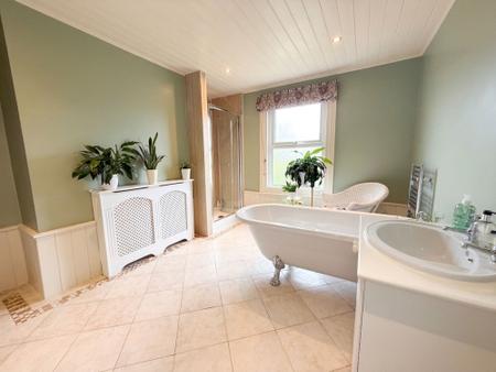 3 bedroom Semi-detached house for sale in South Park, Lincoln, LN5