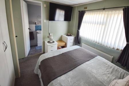 2 bedroom Park home for sale in Pear Tree Manor, Wainfleet Bank, PE24