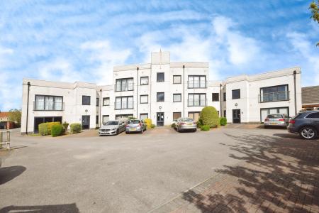 2 bedroom Flat for sale in Belton Park Road, Skegness, PE25