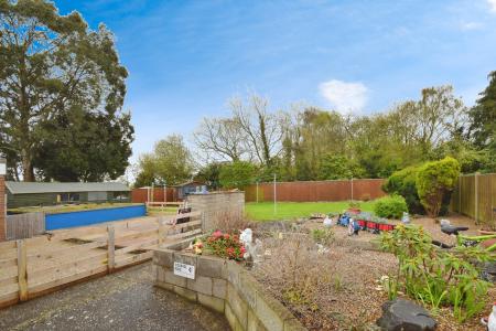 4 bedroom Detached bungalow for sale in Croft Lane, Croft, PE24