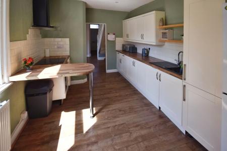 5 bedroom Semi-detached house for sale in Drummond Road, Skegness, PE25