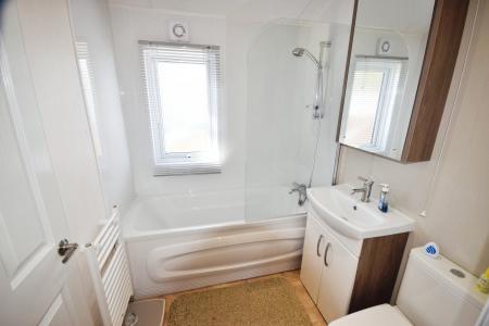 2 bedroom Park home for sale in Pear Tree Manor, Wainfleet Bank, PE24