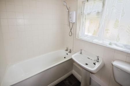 3 bedroom Terraced House for sale in Cross Street, Skegness, PE25